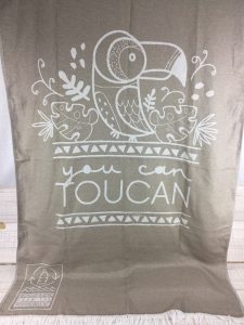 Toalla hecha con prodictos 100% reciclados Toucan